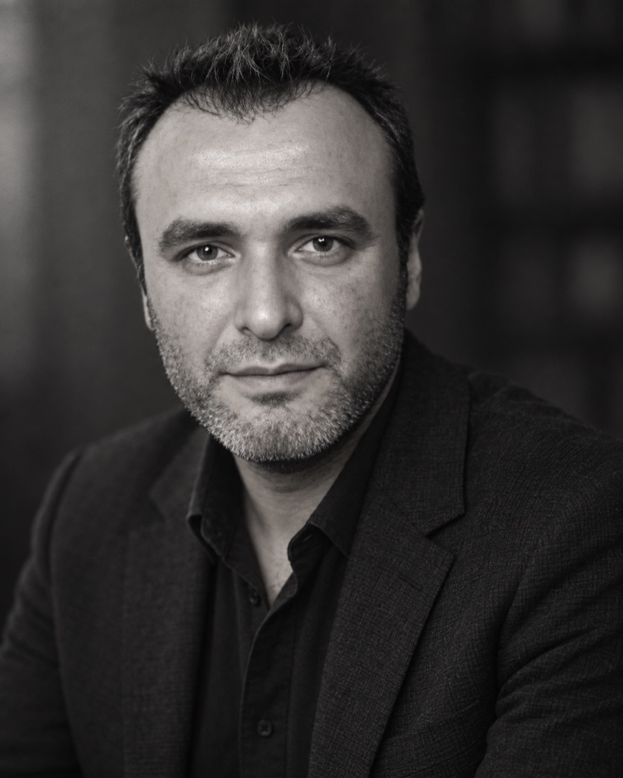 Osman Nafiz Kılınç’ın siyah beyaz yazar portresi